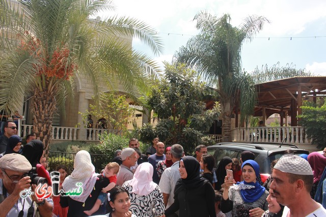 كفرقاسم -فيديو : حجا مبرور وسعيا مشكورا .. حجاج حافلة الحاج احمد الصوص تصل البلدة بسلام ودموع الفرح تغمر الجميع 